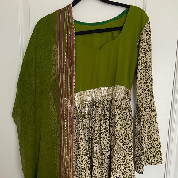 Shalwar kameez 3 piece medium - Picture 1 of 6